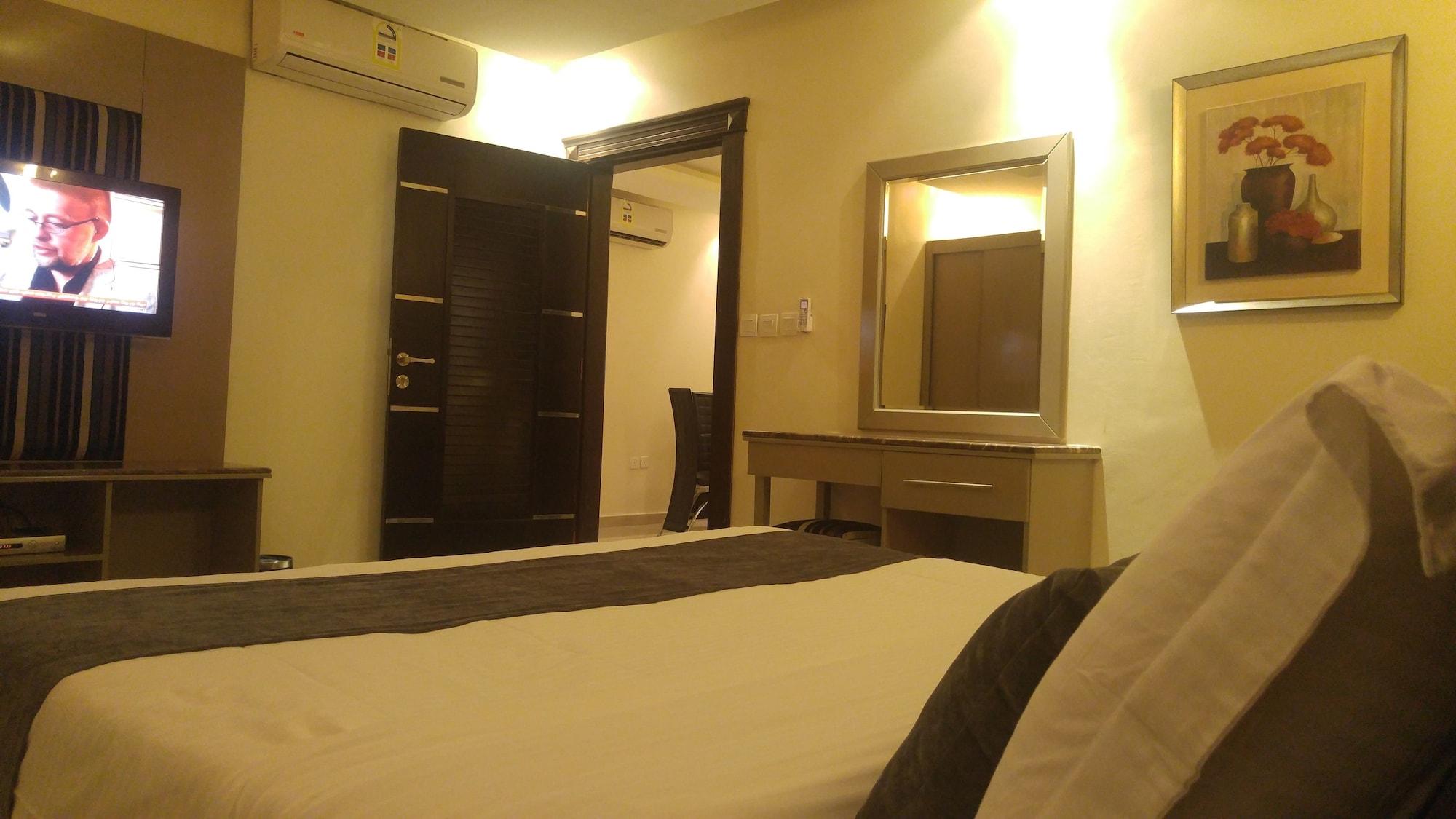 Al Muhaidb Al Takhasosi Suites Riade Exterior foto