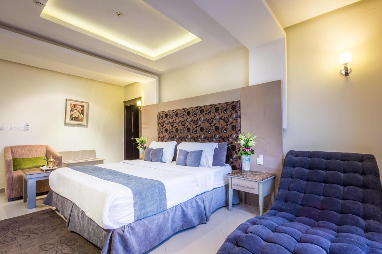 Al Muhaidb Al Takhasosi Suites Riade Exterior foto